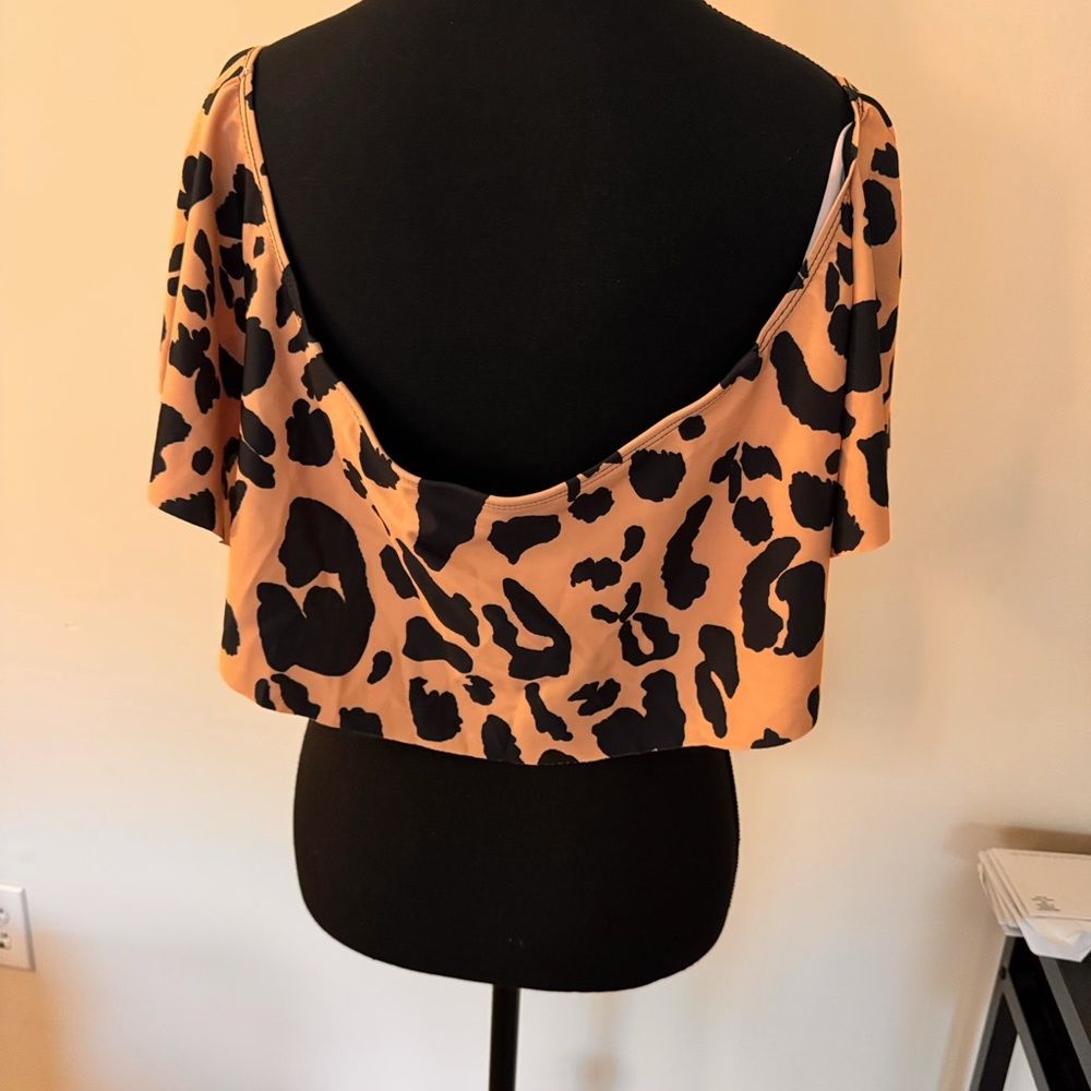 Leopard Ruffle Off-Shoulder Swimsuit - Picture 5 of 8